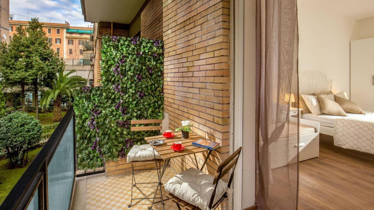 Sweet Piramide Bed & Breakfast Rom
